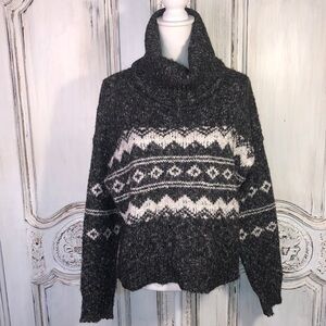 Forever 21 Cowl Neck Gray and White Ski Type Pattern Slouchy Sweater Size Large